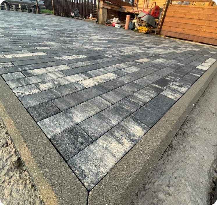 Установка бордюров для дорожек